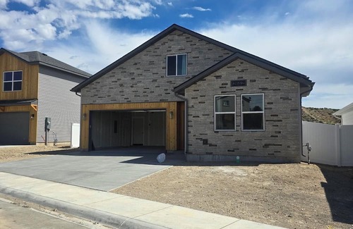 Elko Haus | #18 5-bedroom, 3bath, 2 garage House in terrific Elko near Walmart