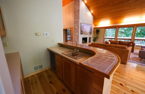 Lansing Haus | LNSNG VISTA I River + Trails