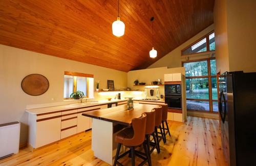 Lansing Haus | LNSNG VISTA I River + Trails