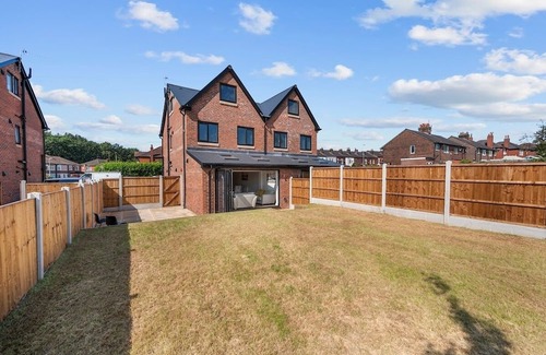 Walkden Haus | Stylish: Luxurious Modern House