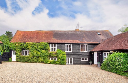 Leigh Haus | Pass the Keys | Beautiful rural barn