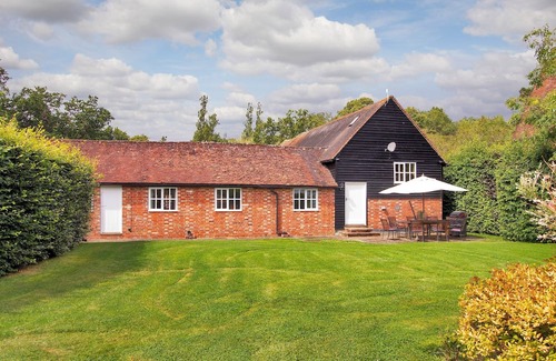 Leigh Haus | Pass the Keys | Beautiful rural barn