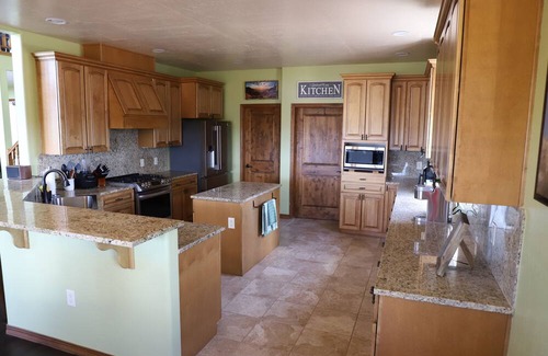 Show Low Haus | New Listing! Luxury cliff-side retreat. Isolated & Serene with EPIC views.