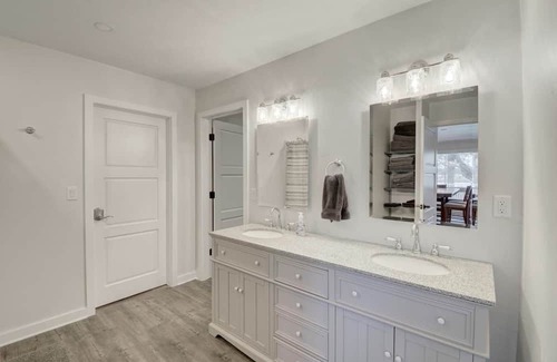 Campbellsport Kabine | NEW LISTING! Lakeview Cottage Retreat | Fire Pit | Grill