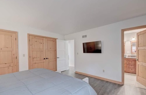 Campbellsport Kabine | NEW LISTING! Lakeview Cottage Retreat | Fire Pit | Grill