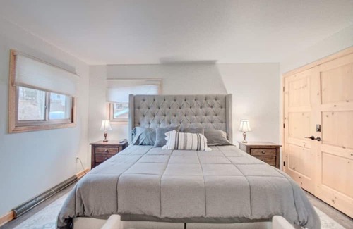 Campbellsport Kabine | NEW LISTING! Lakeview Cottage Retreat | Fire Pit | Grill