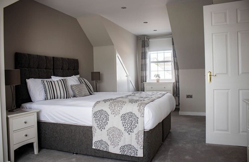 Troon Hütte | Cosy cottage, with on site amenities, minutes from Royal Troon Golf Club & beach
