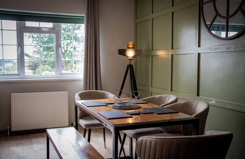 Troon Hütte | Cosy cottage, with on site amenities, minutes from Royal Troon Golf Club & beach