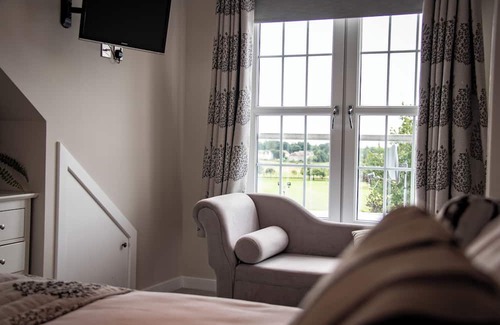 Troon Hütte | Cosy cottage, with on site amenities, minutes from Royal Troon Golf Club & beach