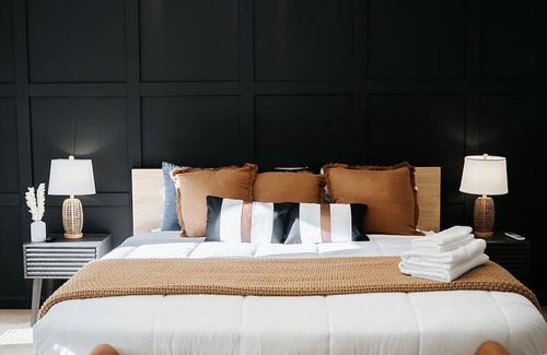 Thornton Villa | Villa W/private HotTub~ Pool Table~ Fire Pit~Pet Friendly~ 3Min to Owls Nest Rst