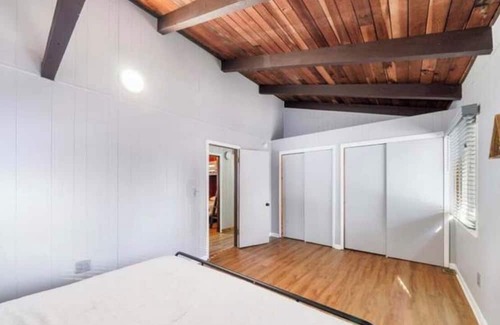 White Mills Kabine | Relax and Unwind: Your Home Away From Home in Hawley Pennsylvania !