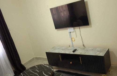 Thika Wohnung | New and Clean apartment in pleasant Thika with AC, WiFi