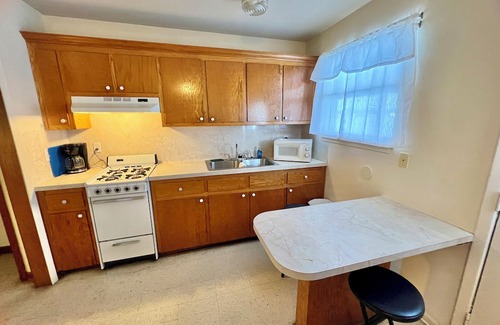 New Roads Haus | Pointe Breeze Kitchenette #16