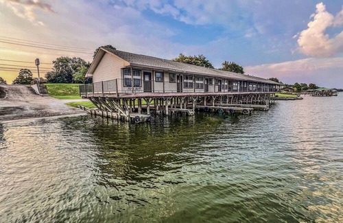 New Roads Haus | Pointe Breeze Kitchenette #16