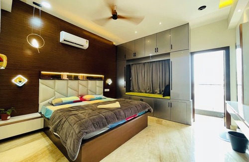 Chanda Nagar Wohnung | Luxurious Garden-View Duplex in Hyderabad,4-bedroom with AC, WIFI
