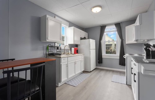 Riverview Wohnung | Cozy, 5 min to downtown, TMobile Center, PNL, Crossroads. close to everything!n