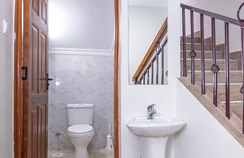 Ruiru Haus | Calm Haven- Cozy 4 Bedroom 4.5 bath in Gated Community