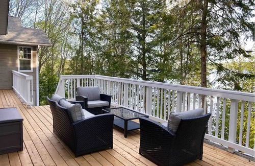 Huntsville Hütte | Water Front Cottage with dock - 5 min from the town, pet-friendly