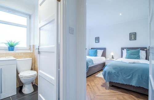 Coatbridge Wohnung | 3-bedroom apartment in tranquil Coatbridge with WiFi