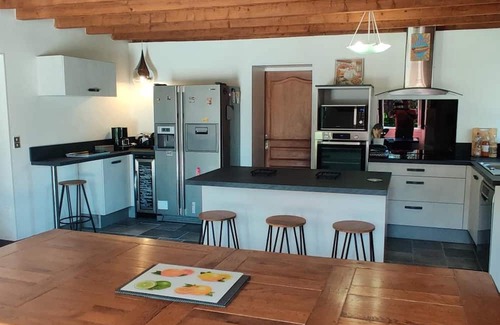 Thevet-Saint-Julien Haus | Holiday Home 'La Pouzerie' with Private Pool, Private Terrace and Wi-Fi