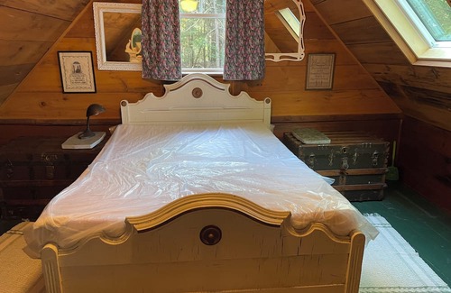 Bucksport Kabine | Rustic cabin on waterfront in Bucksport w/ modern plumbing, views, & privacy.