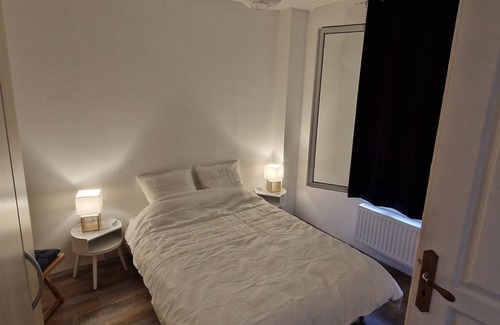 Le Perreux-sur-Marne Villa | Charming cottage (46 m2), small garden, 2 bedrooms. Pets allowed.