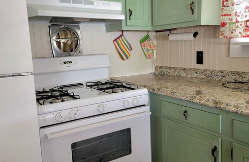 Fountain Hütte | Pet friendly Lakefront Cottage/Cabin between Ludington/Baldwin/Manistee