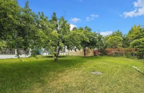 Burley Haus | 1 Bed 1 Bath apartment