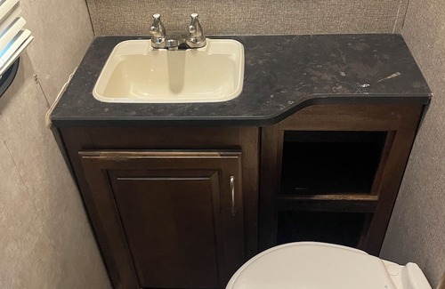 Cottondale Haus | Toy Hauler- 43' Camp Style in private lake area.