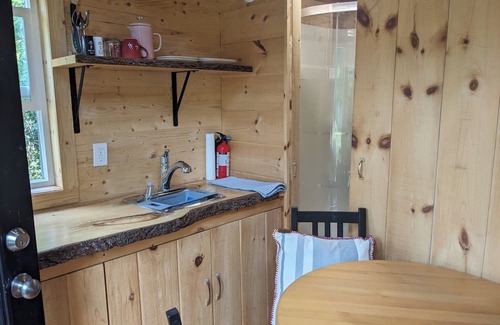 Tay Valley Kabine | Enchanting Tiny Cabin in the Woods!