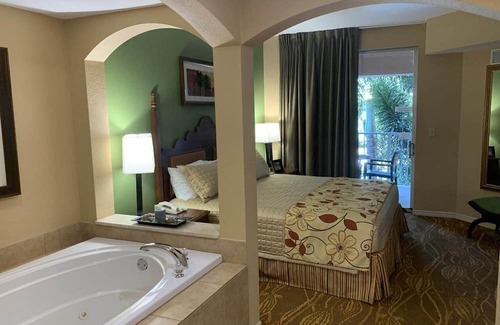 Weston Resort | Luxury one bedroom and one bathroom unit with full amenities