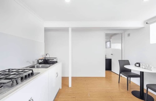 Macgregor Wohnung | 1 Bedroom Unit near highway/ transports & shops