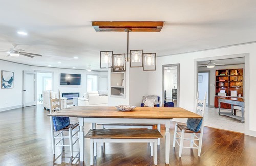 Burnside Haus | Group Getaway in Gonzales ~ 25 Mi to Baton Rouge!