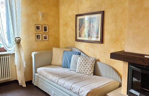 Cinecitta Wohnung | Well Connected Charming Apartment, reserved free parking and two full bathrooms