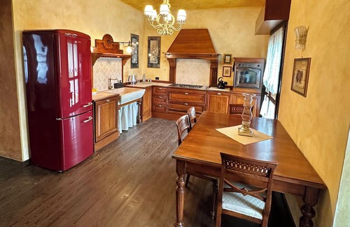 Cinecitta Wohnung | Well Connected Charming Apartment, reserved free parking and two full bathrooms