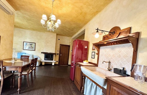 Cinecitta Wohnung | Well Connected Charming Apartment, reserved free parking and two full bathrooms