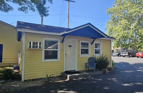 Lakeport Kabine | Cabin with 1 Bedroom and Kitchen