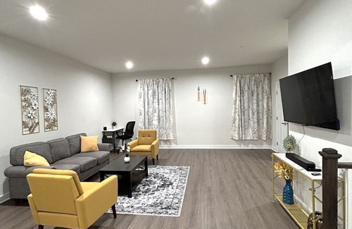 Gibsonia Haus | Newly built 3-bedroom townhome with comfort and style