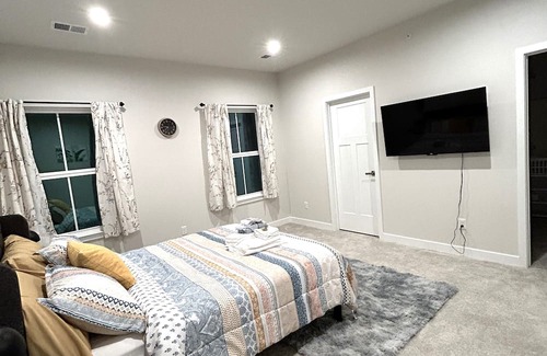 Gibsonia Haus | Newly built 3-bedroom townhome with comfort and style
