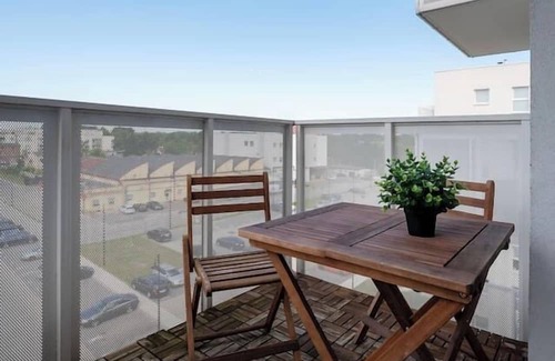 Lodz Wohnung | Wróblewskiego Apt - Balcony, Parking, Workspace - by Rentujemy