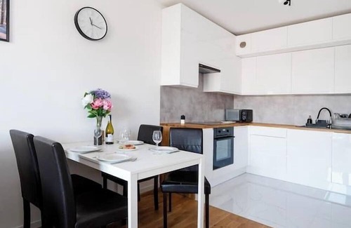 Lodz Wohnung | Wróblewskiego Apt - Balcony, Parking, Workspace - by Rentujemy