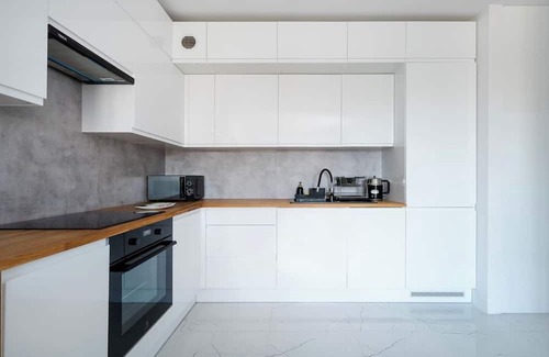 Lodz Wohnung | Wróblewskiego Apt - Balcony, Parking, Workspace - by Rentujemy
