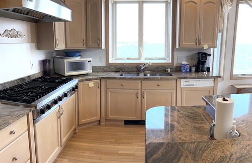 South Seaside Park Haus | Water Front Spacious 5-bedroom house with WiFi, AC in beautiful Seaside Park