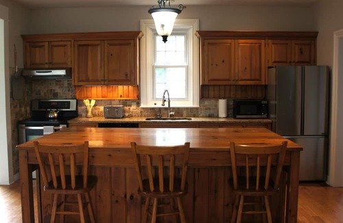Port Hope Haus | 4600 sq. ft Beautiful Farmhouse With Spectacular Views in a Fantastic location