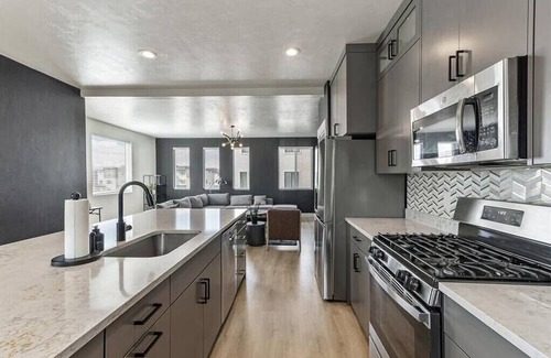 American Fork Haus | New! Onyx Oasis | 2 Car Garage | TV | Central