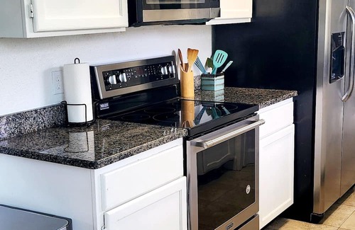 Northwest Orlando Haus | Spacious home with extra large pool, water falls and centraly located.nn