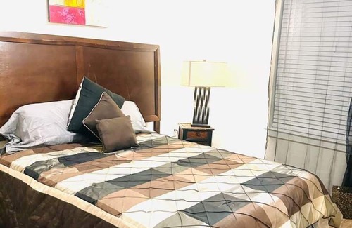 Texas City Haus | The Lakeside Layover w/Pool/Parking/WiFi Pkg
