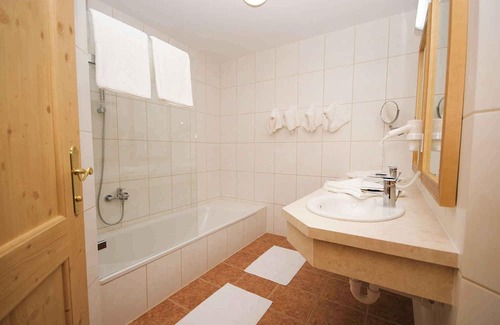 Brixen im Thale Kabine | Holiday house with a view of the mountains