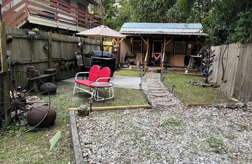 Yulee Kabine | Cozy 200 ft tiny house with WiFi, AC, located in nature and close to so much.