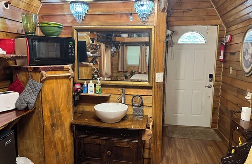 Yulee Kabine | Cozy 200 ft tiny house with WiFi, AC, located in nature and close to so much.
